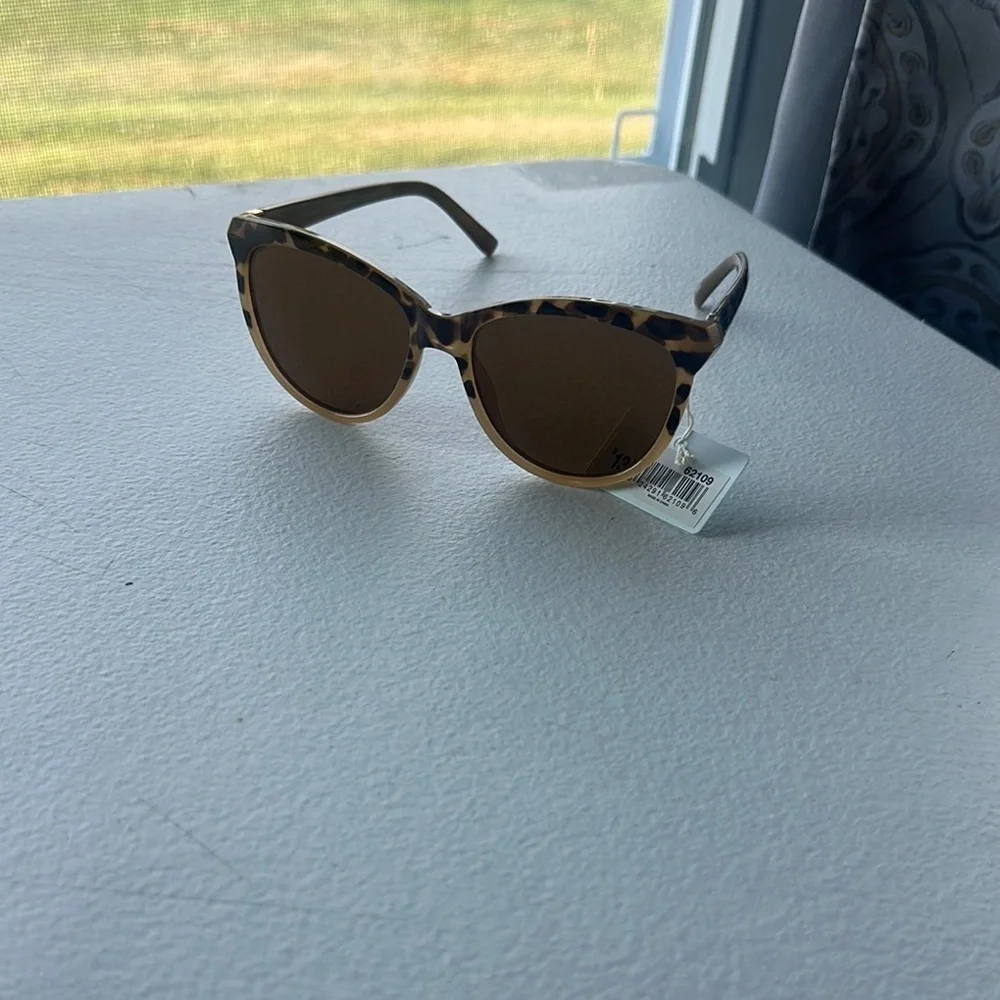 NEW Piranha Leopard Print Sunglasses
